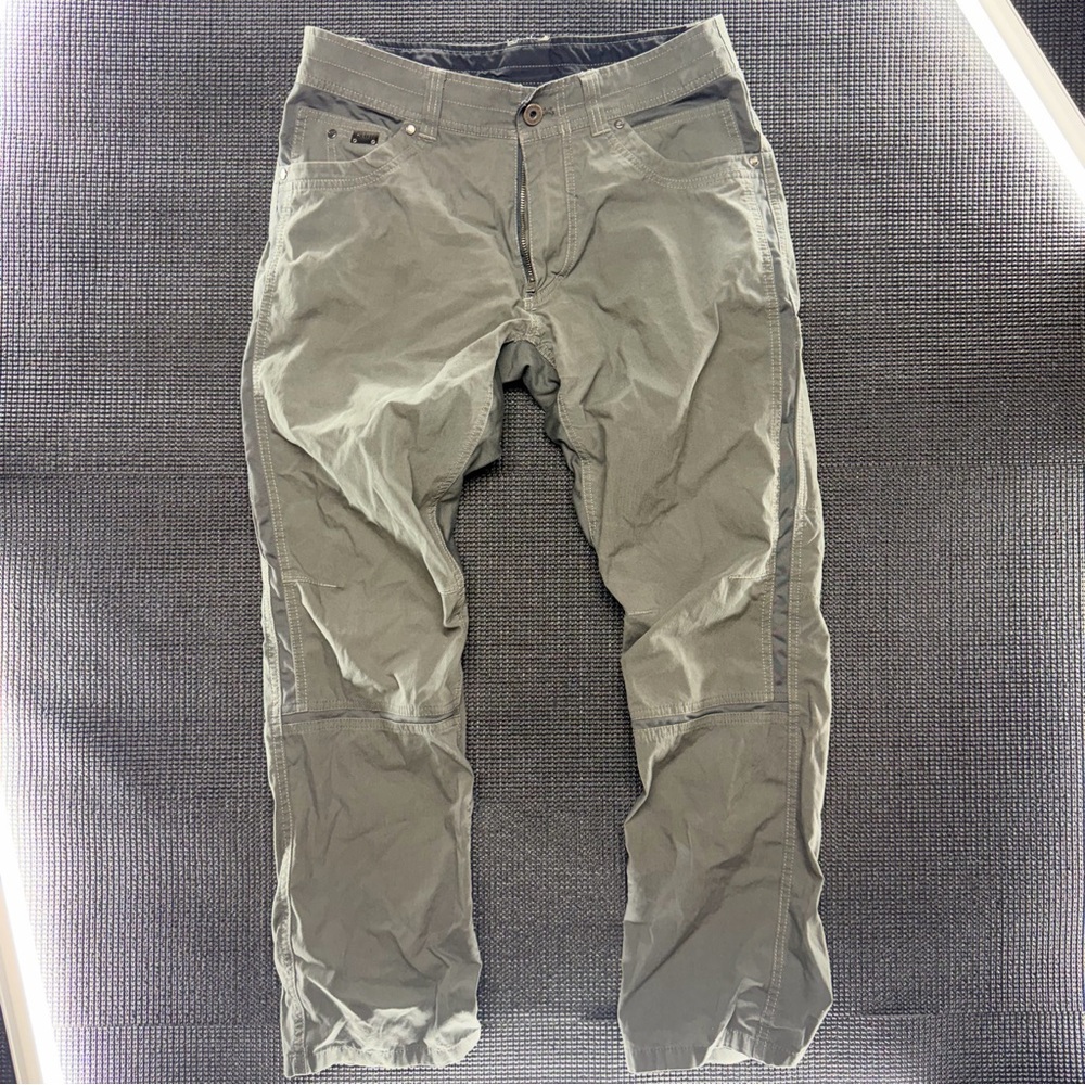 Kuhl Men's Olive Cargo Pants in Faded Green